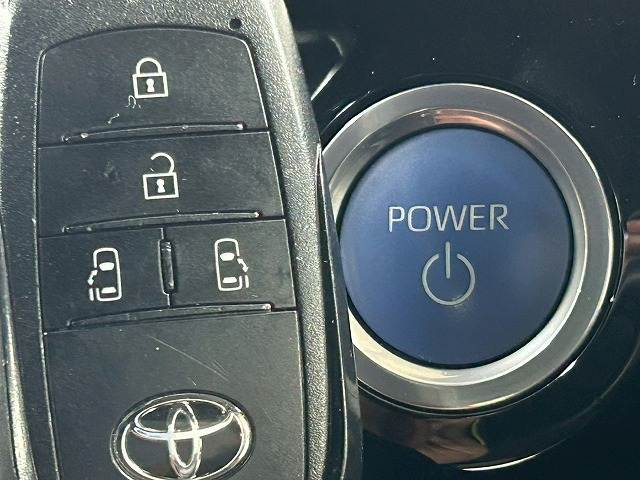 トヨタ ヴォクシーハイブリッドの画像16