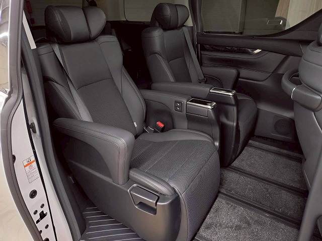 トヨタ&nbsp;アルファードの画像10