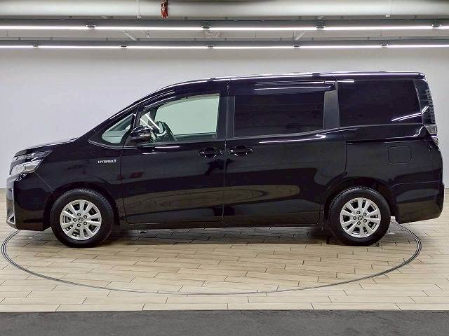 トヨタ ヴォクシーの画像18