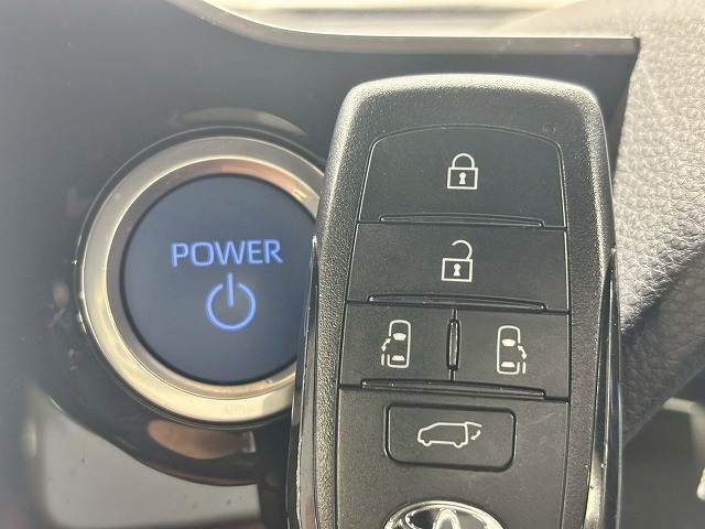 トヨタ ノアハイブリッドの画像16