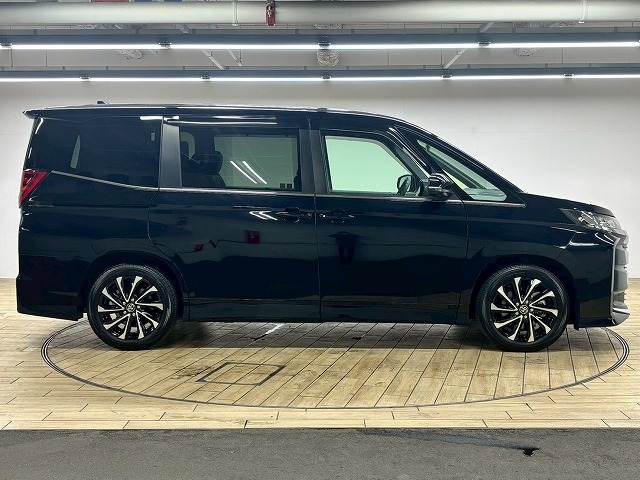 トヨタ ノアハイブリッドの画像18