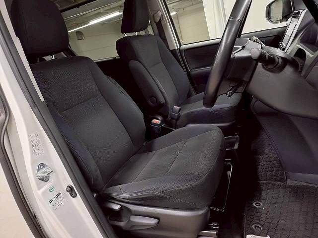 トヨタ&nbsp;ヴォクシーハイブリッドの画像10