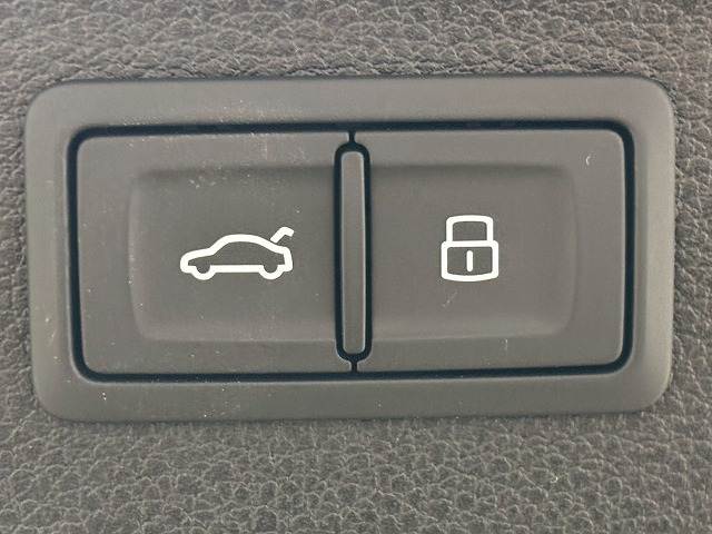 Q3◆ハイブリッド 35 TFSI S line RHD 内装他