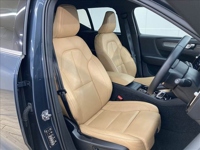 XC40B4 AWD インスクリプション 内装他