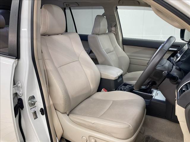 ランドクルーザープラドTX“Lパッケージ・Matt Black Edition” 内装他