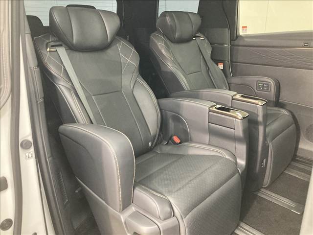 トヨタ ヴェルファイアハイブリッドの画像12