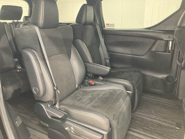 ヴェルファイアZ“GOLDEN EYES” 内装他