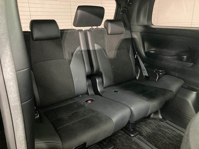 トヨタ ヴェルファイアハイブリッドの画像13