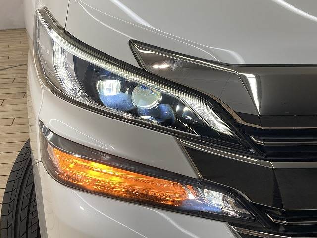 トヨタ ヴェルファイアの画像20