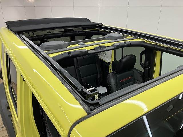 JEEP WRANGLERUnlimited Rubicon Power Top 内装他