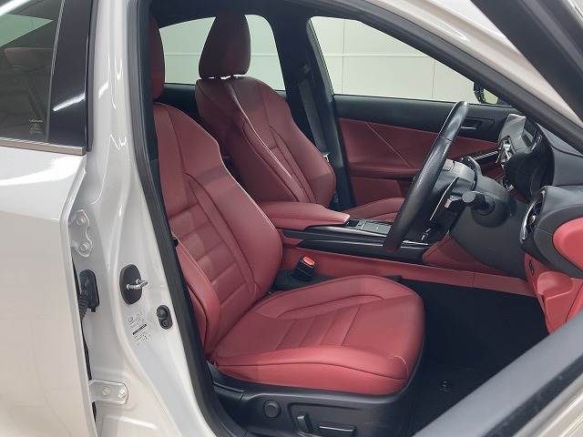 ISIS300h “F SPORT” 内装他