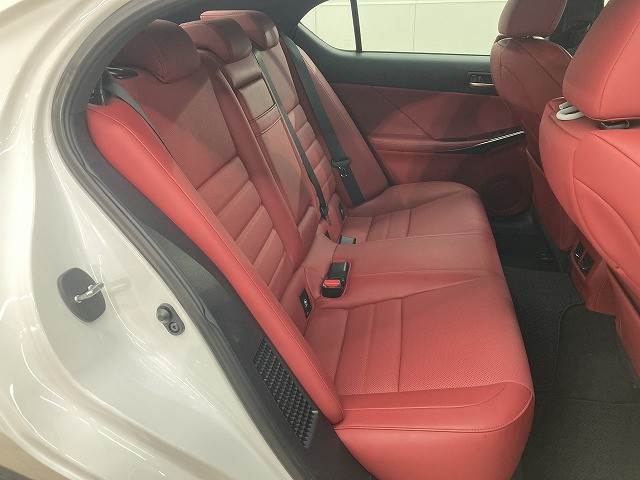 ISIS300h “F SPORT” 内装他