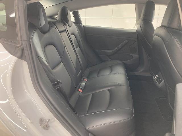 Model 3スタンダードレンジプラス 内装他