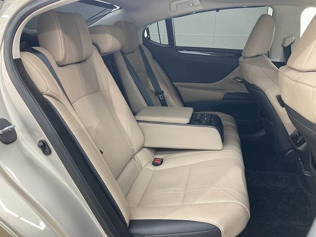 ESES300h “version L” 内装他