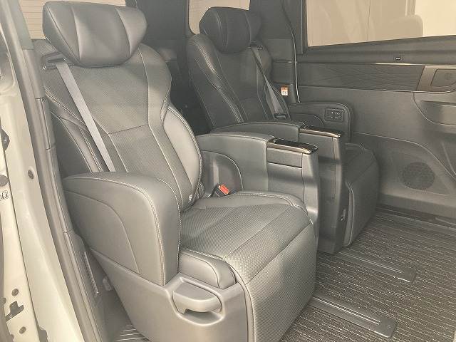 トヨタ アルファードハイブリッドの画像12