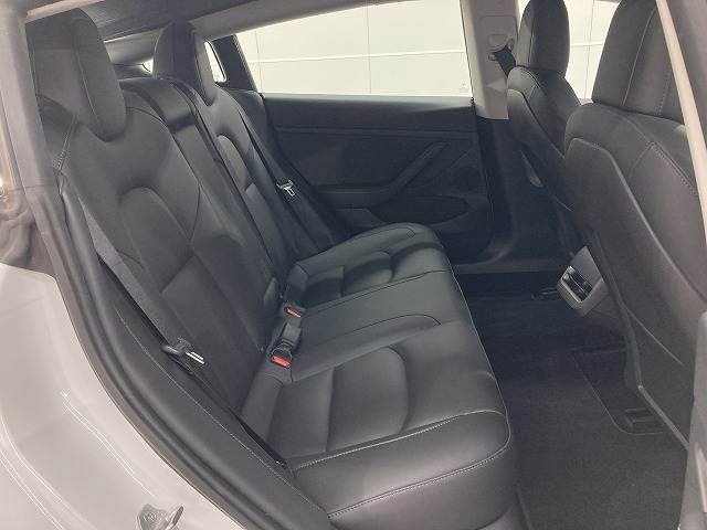 Model 3スタンダードレンジプラス 内装他