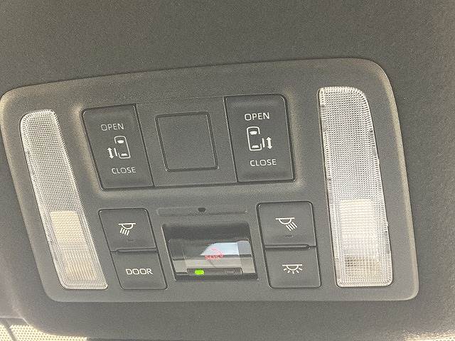 トヨタ&nbsp;ヴォクシーの画像10