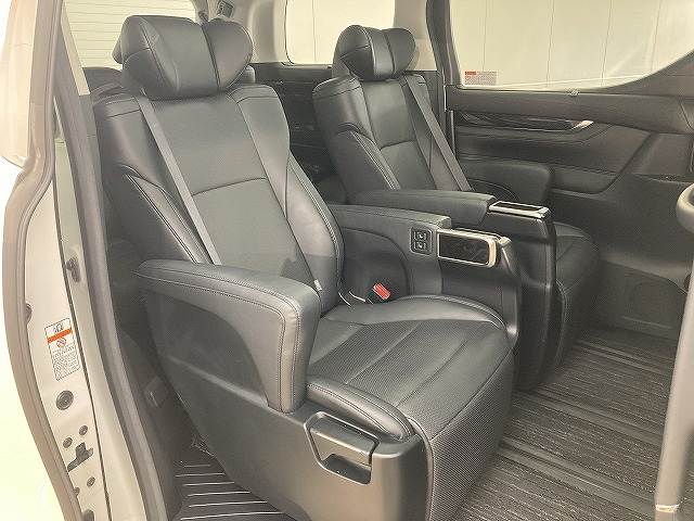 トヨタ&nbsp;アルファードの画像6