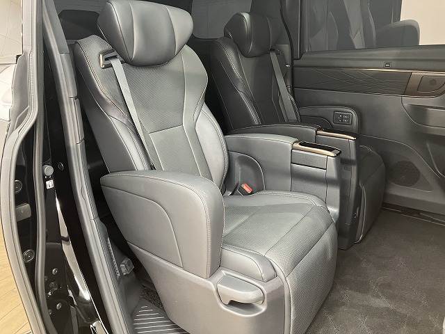 トヨタ&nbsp;アルファードの画像6