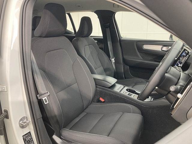 XC40□B3 Momentum 内装他