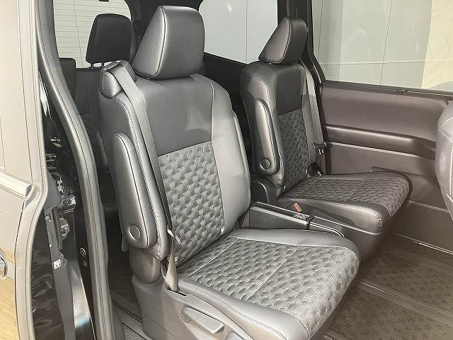 トヨタ&nbsp;ヴォクシーハイブリッドの画像6