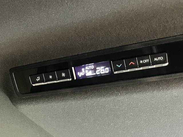 トヨタ&nbsp;ヴォクシーハイブリッドの画像12