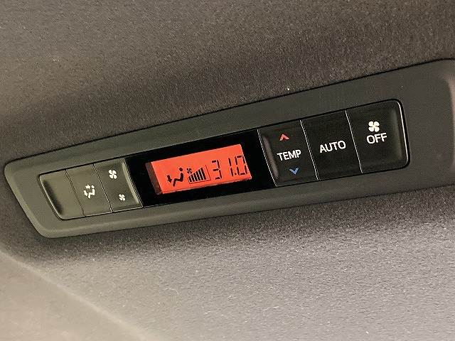 トヨタ&nbsp;ヴォクシーハイブリッドの画像11