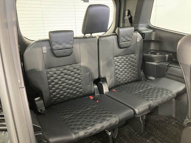 トヨタ ヴォクシーハイブリッドの画像7