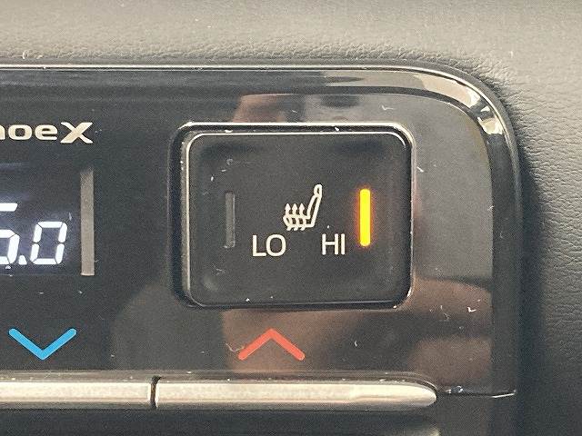 トヨタ ヴォクシーハイブリッドの画像8