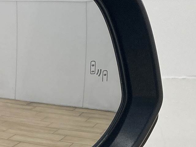 トヨタ ヴォクシーハイブリッドの画像11