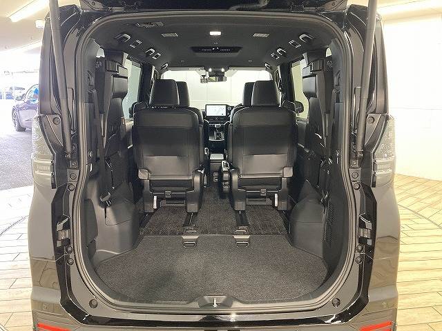 トヨタ ヴォクシーハイブリッドの画像13