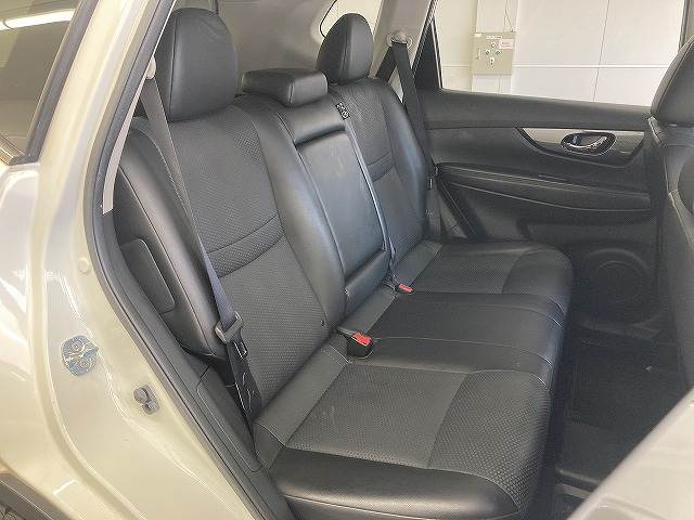 エクストレイル□20X エマージェンシーブレーキ パッケージ 内装他