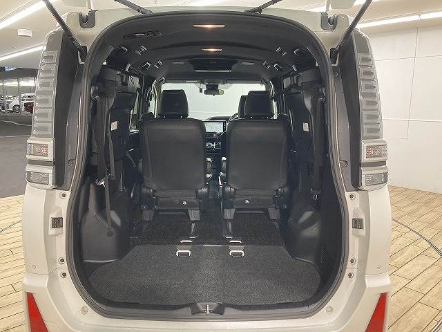 トヨタ&nbsp;ヴォクシーの画像13