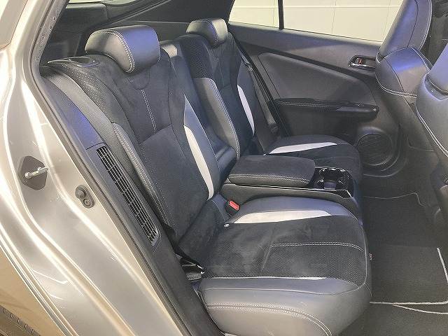 プリウスPHVS “ナビパッケージ・GR SPORT” 内装他