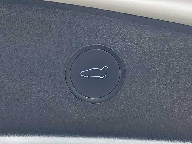 Model 3ロングレンジ　上海モデル／レーダークルーズコントロール／ガラスルーフ／電動リアゲート／シートヒーター／ステアリングヒーター／ワイヤレス充電／黒革シート／ＬＥＤヘッドライト／ＥＴＣ 内装他
