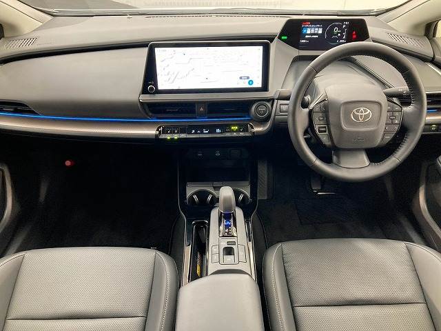トヨタプリウスZ AppleCarPlay/全周囲カメラ/デジタルインナーミラー/アドバンスドパーク/シートヒーター/シートクーラー/AC100V/レーダークルーズコントロール/ブラインドスポット/衝突軽減ブレーキ/ 内装他