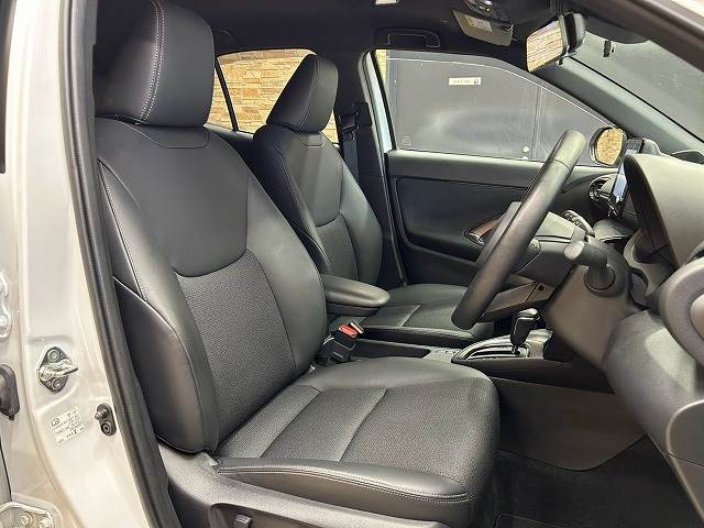 ヤリスクロス□HYBRID Z AppleCarplay/全周囲カメラ/電動リアゲート/ヘッドアップディスプレイ/BSM/シートヒーター/ステアリングヒーター/追従クルコン/リア電動テールゲート/デジタルインナーミラー 内装他