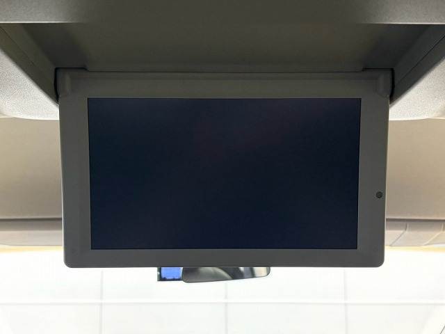 エルグランド２５０ハイウェイスタープレミアム　黒革シート／後席モニター／全周囲カメラ／両側電動スライドドア／シートヒーター／クルーズコントロール／ＡＣ１００Ｖ／オットマン／ＬＥＤヘッドライト／純正ＨＤＤナビ／Ｗエアコン／パワーシート／スマートキー 内装他
