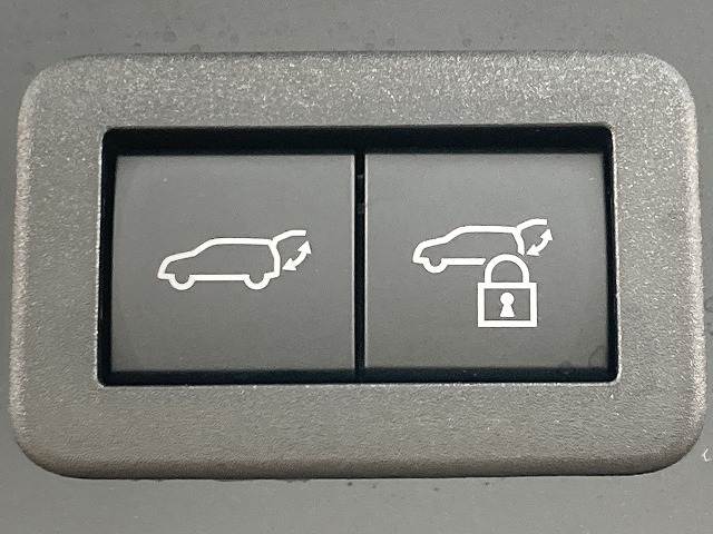 カローラクロスハイブリッド　Ｚ　ワンオーナー／純正ディスプレイオーディオ／バックカメラ／衝突軽減ブレーキ／レーンディパーチャアラート／オートハイビーム／レーダークルーズコントロール／パワーバックドア／パワーシート／ＥＴＣ 内装他
