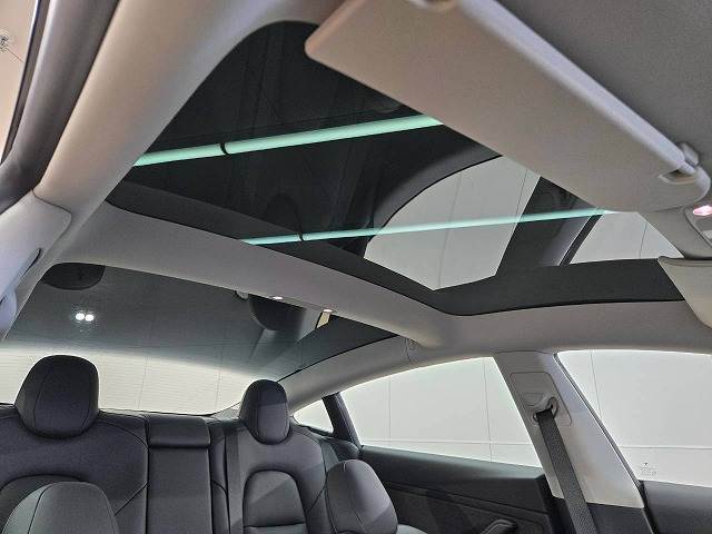 Model 3ロングレンジ AWD 上海モデル/ガラスルーフ/黒革シート/オートパイロット/全席シートヒーター/ハンドルヒーター/19インチホイール/ETC/コーナーセンサー/オートハイビーム/フロントカメラ/サイドカメラ/パワーシート 内装他
