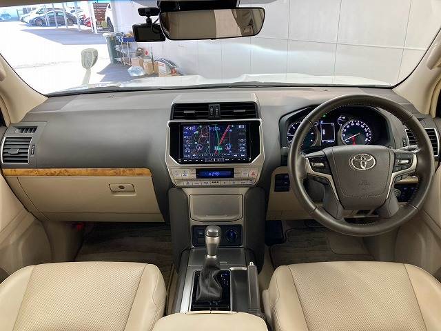 トヨタランドクルーザープラドＴＸ“Ｌパッケージ”　サンルーフ／ルーフレール／ベンチレーション／バックカメラ／ＥＴＣ２．０ 内装他
