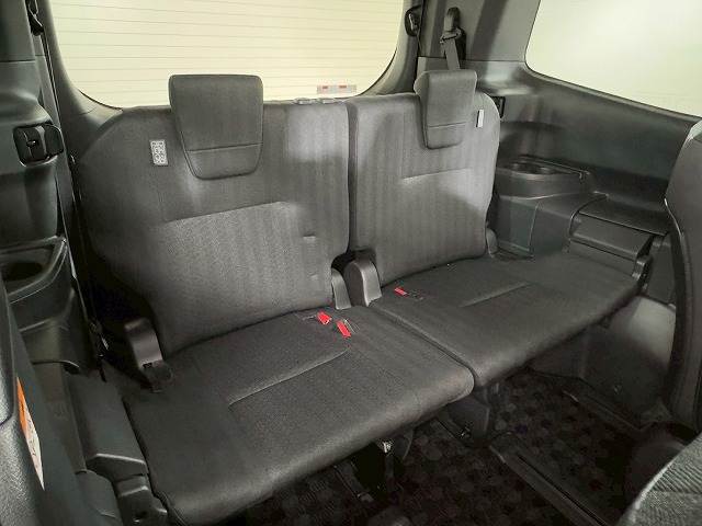 トヨタ ヴォクシーハイブリッドの画像7