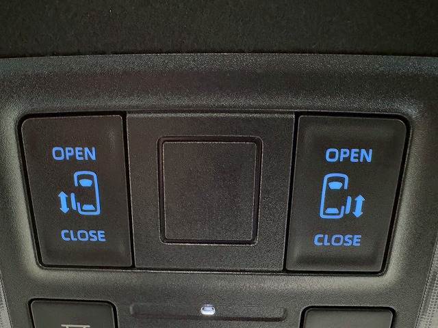 トヨタ ヴォクシーハイブリッドの画像9