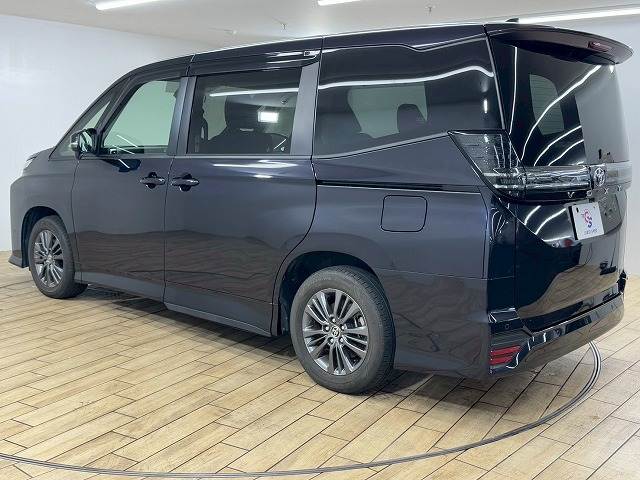 トヨタ ヴォクシーハイブリッドの画像16