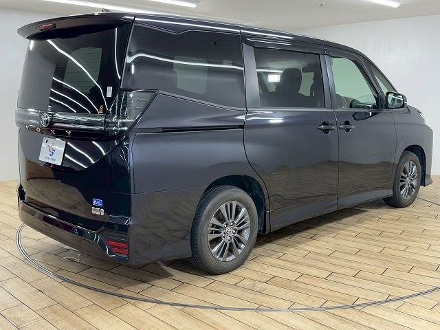 トヨタ ヴォクシーハイブリッドの画像17