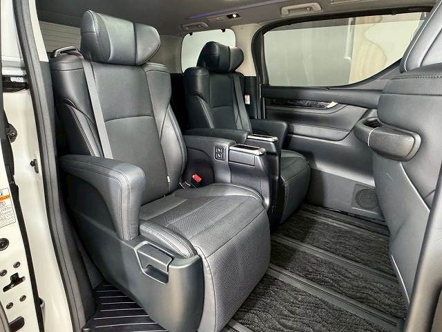 トヨタ ヴェルファイアの画像6