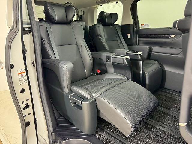 トヨタ アルファードの画像6