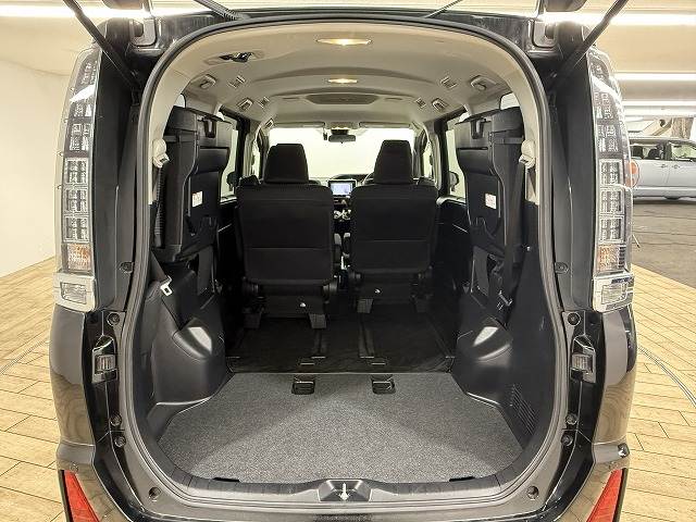 トヨタ ヴォクシーの画像13