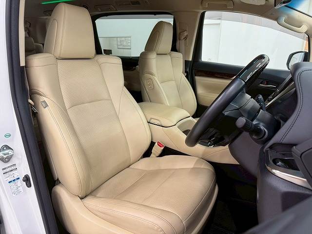 トヨタ アルファードハイブリッドの画像8