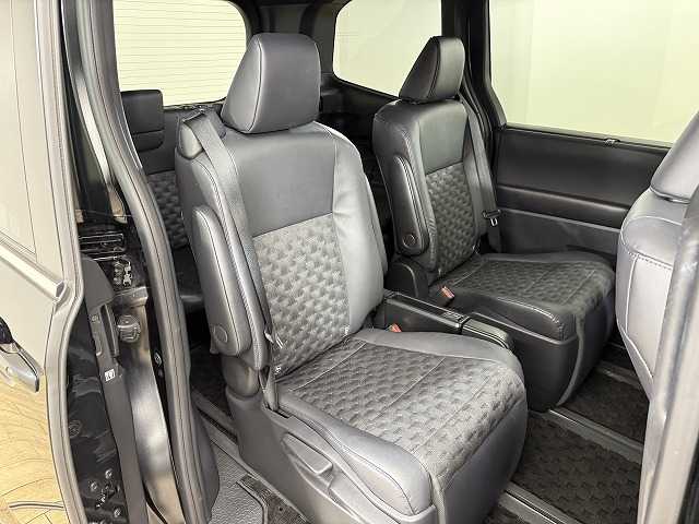 ヴォクシーハイブリッドS-Z 内装他